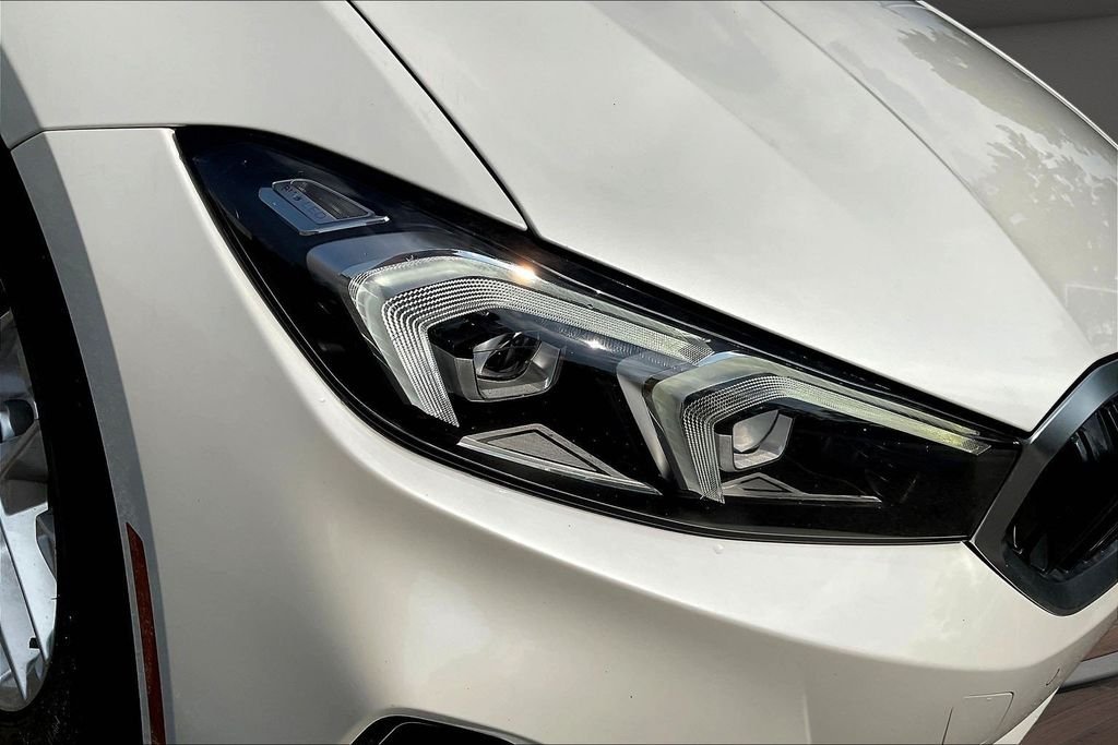 Used 2025 White BMW 330i image 34