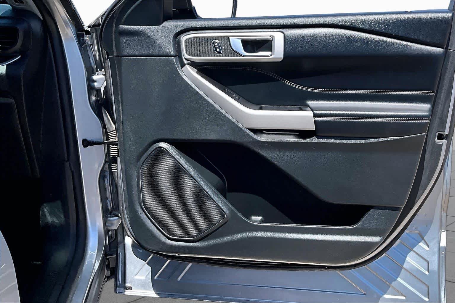 Used 2023 Iconic Silver Ford XLT image 21