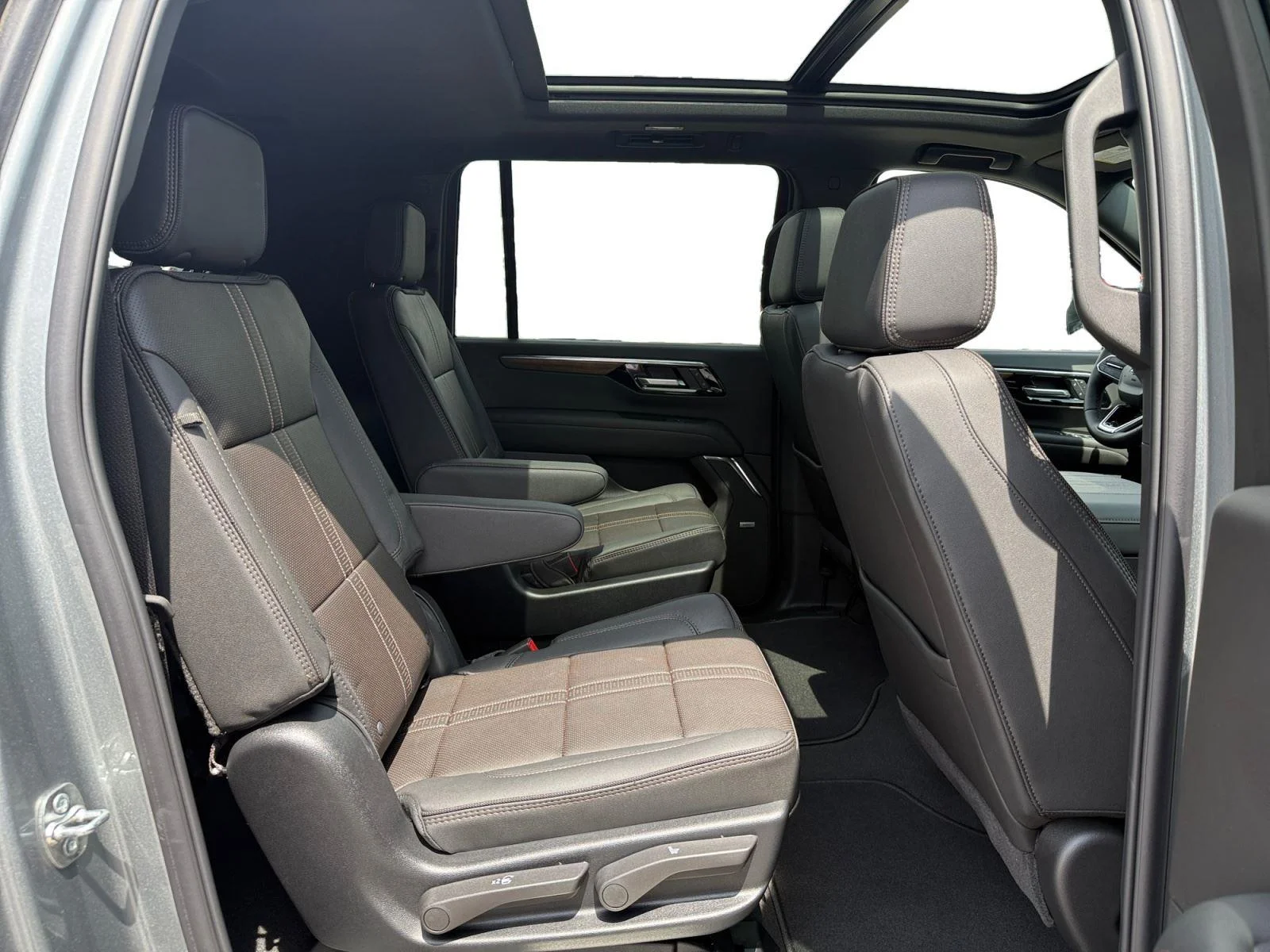 2026 Chevrolet Suburban High Country - Photo 27