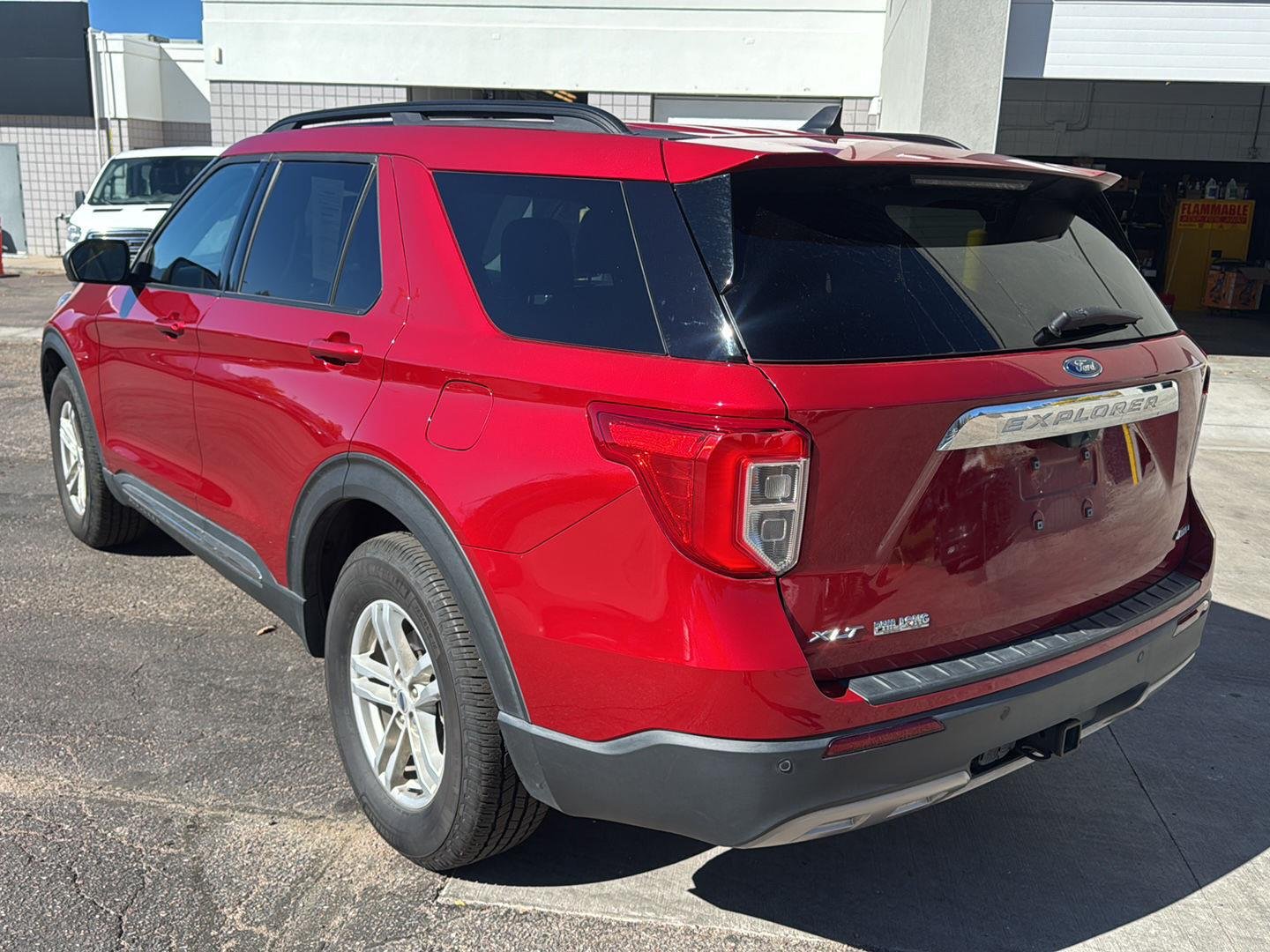 Used 2022 Rapid Red Metallic Tinted Clearcoat Ford XLT image 4