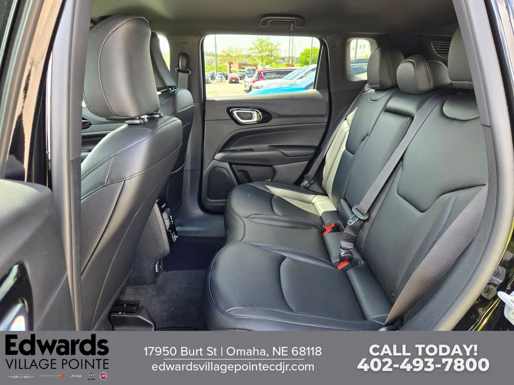 New 2026 Diamond Black Crystal Pearlcoat Jeep Limited image 25