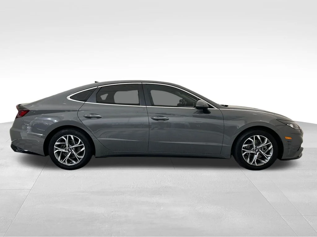 Used 2022 Gray Hyundai SEL image 7