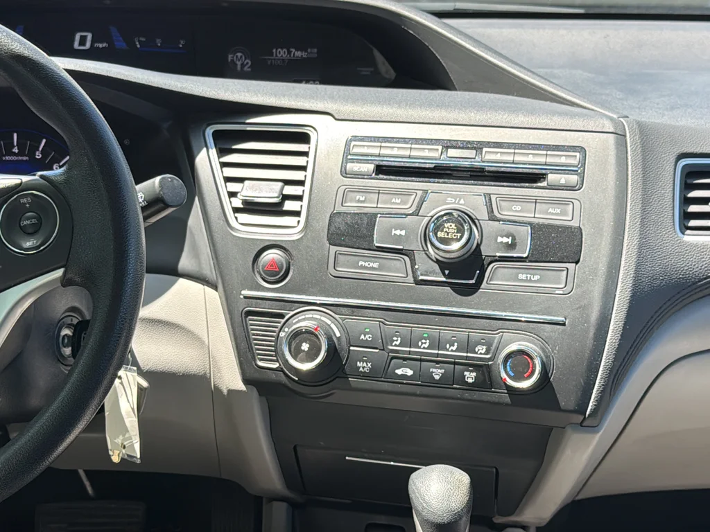Used 2015  Honda LX image 19