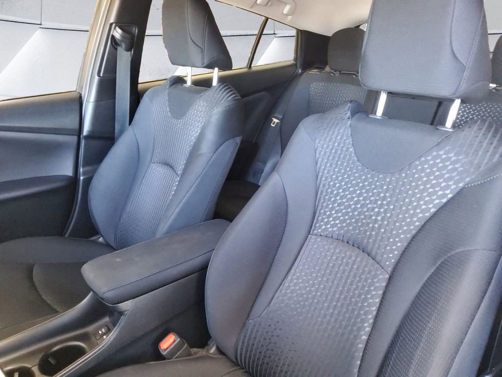 Used 2018 Gray Toyota Two image 7