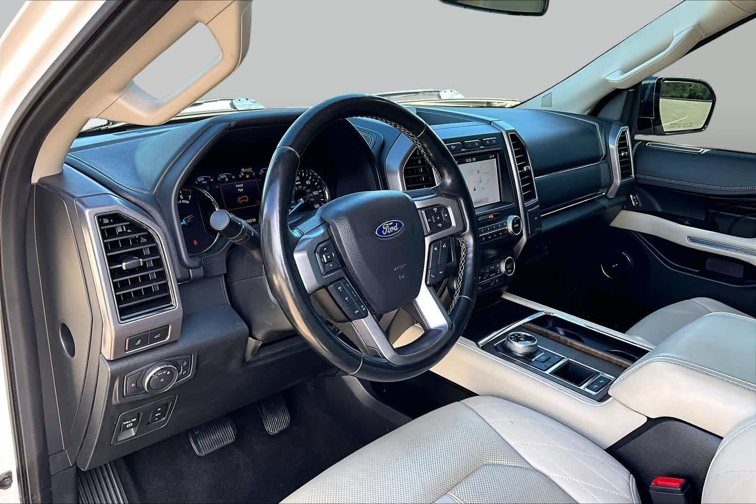 Used 2019 White Platinum Metallic Tri-Coat Ford Platinum image 17