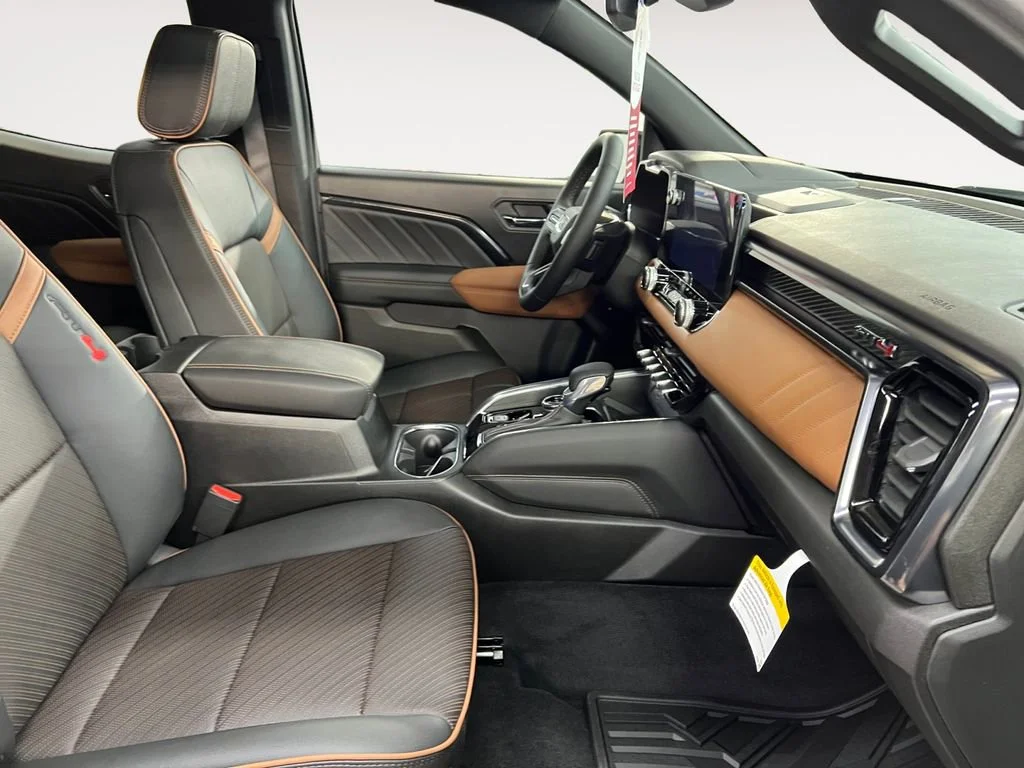 2025 GMC Canyon AT4 - Photo 14