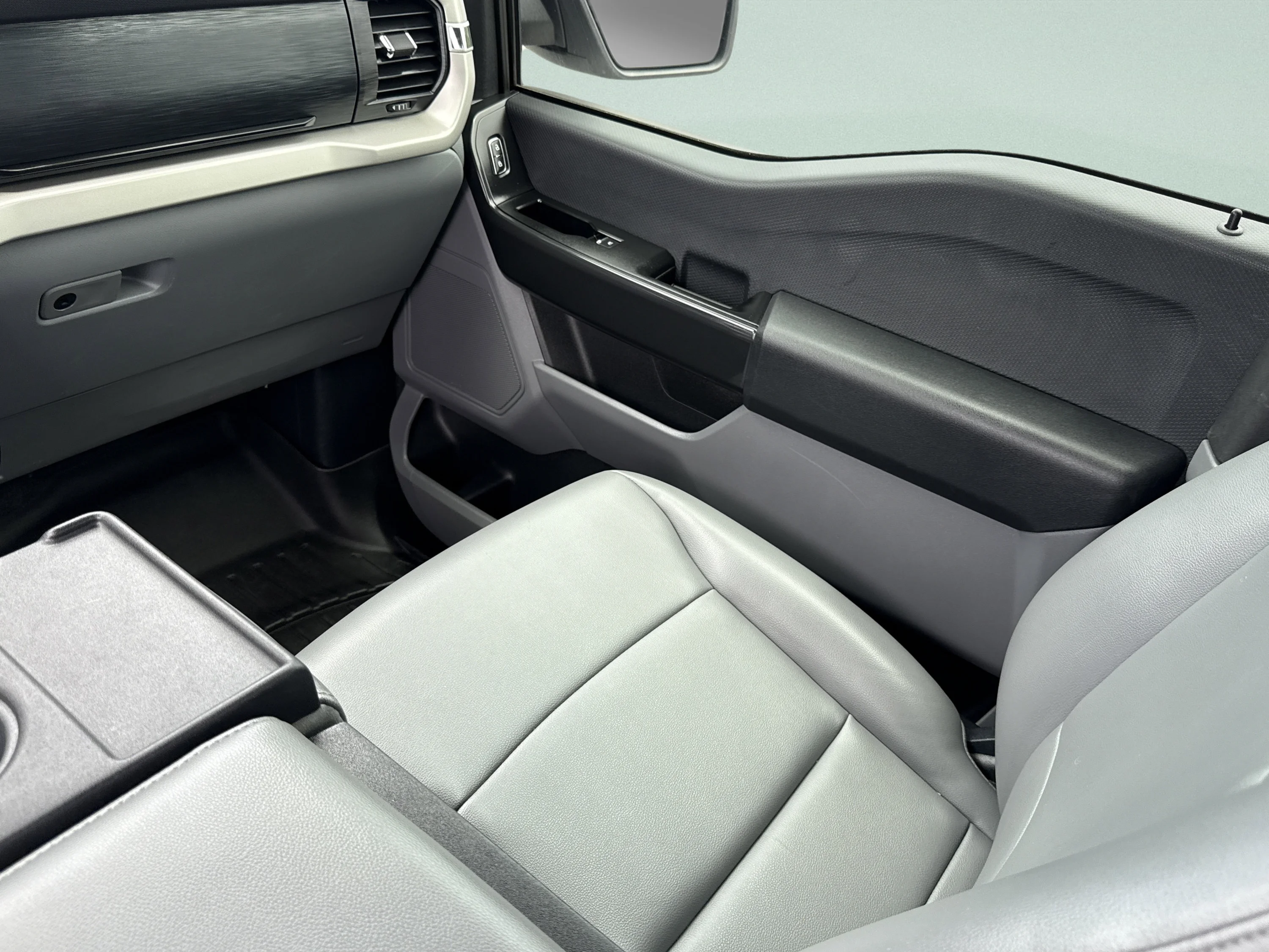 Used 2021 Oxford White Ford XL image 23