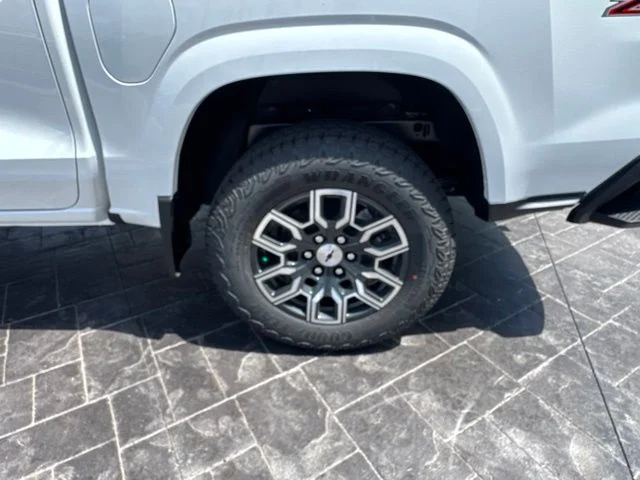 New 2026 White Chevrolet Z71 image 8