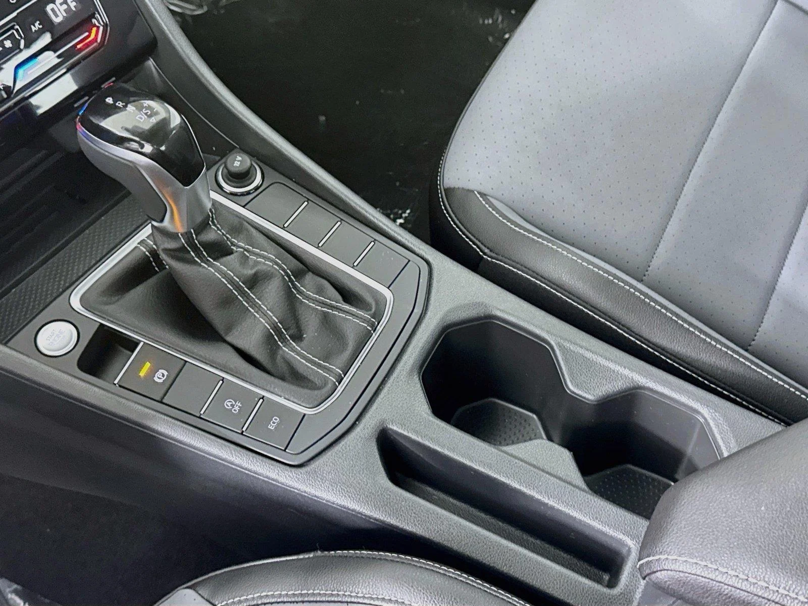 New 2027 GRAY Volkswagen SE image 16