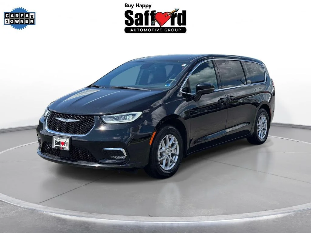 2025 Chrysler Pacifica Select's photo