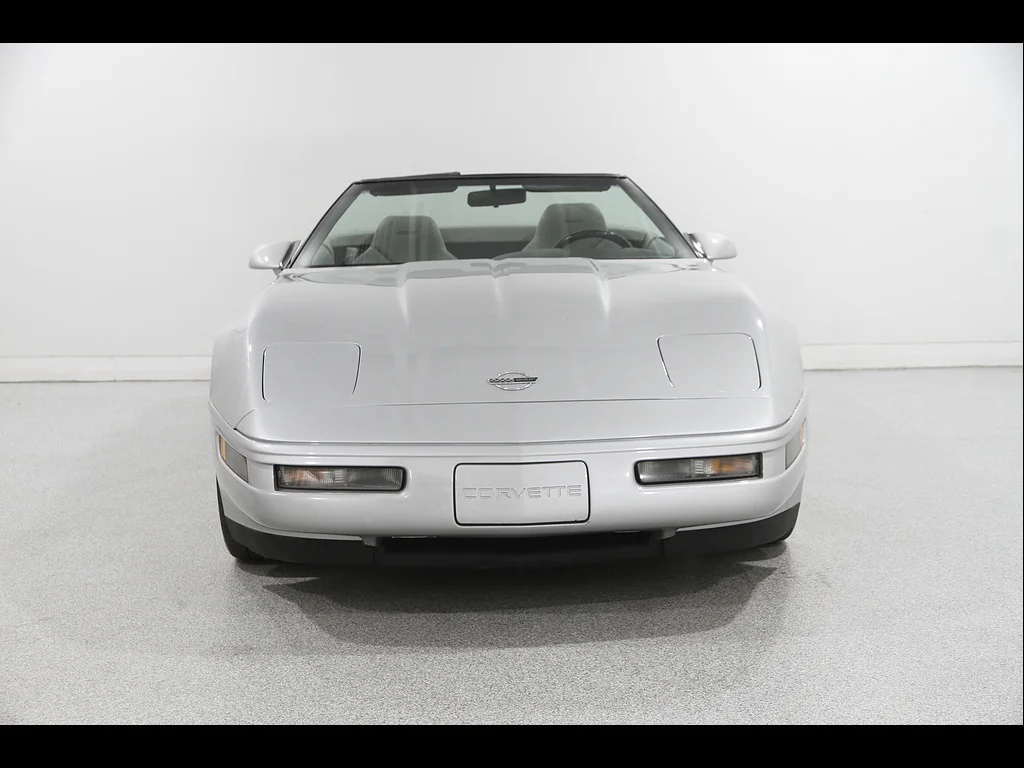 Used 1996  Chevrolet Base image 3