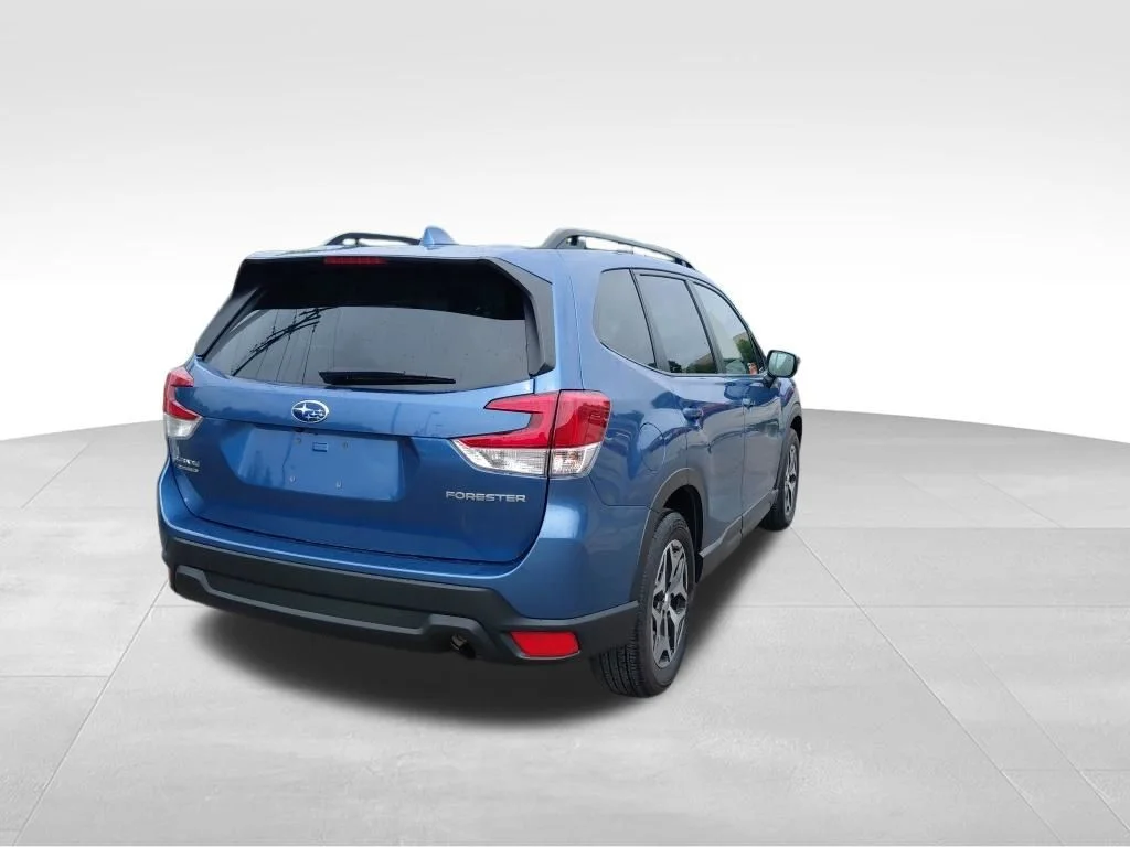 Used 2023 Horizon Blue Pearl Subaru Premium image 10