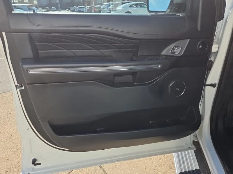 Used 2020 White Ford Platinum image 11