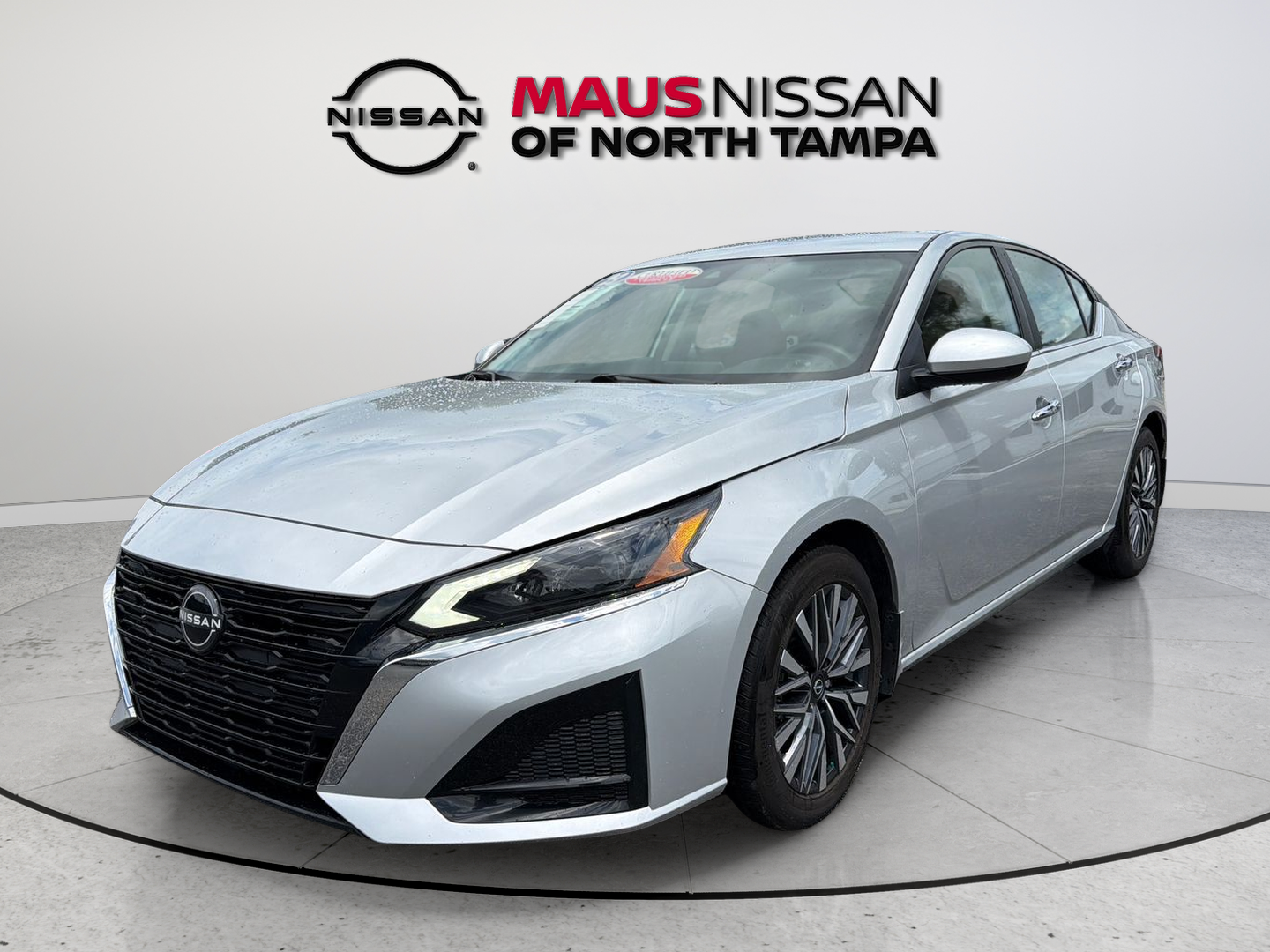 Certified Used 2023 Silver Nissan 2.5 SV image 4