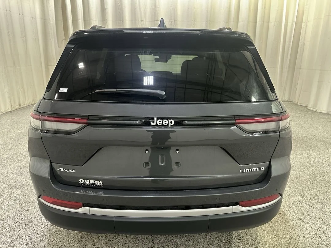 New 2026 Baltic Gray Metallic Clear-Coat Exterior Paint Jeep Limited image 7