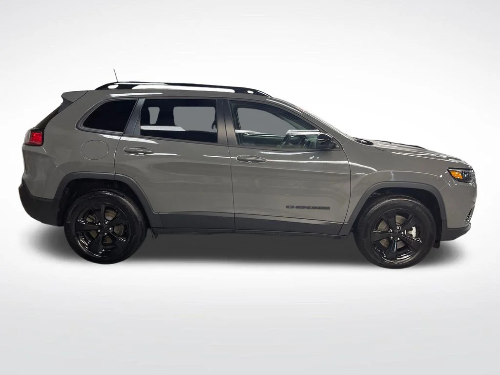 Used 2023 Gray Jeep Altitude image 10