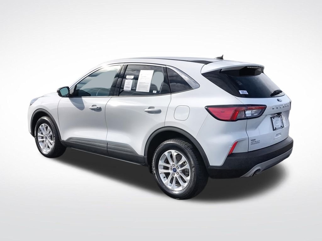 Used 2022 White Ford SE image 7