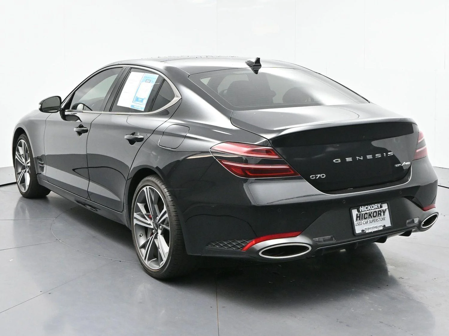 Used 2025 Vik Black Genesis 3.3T Sport Advanced image 5