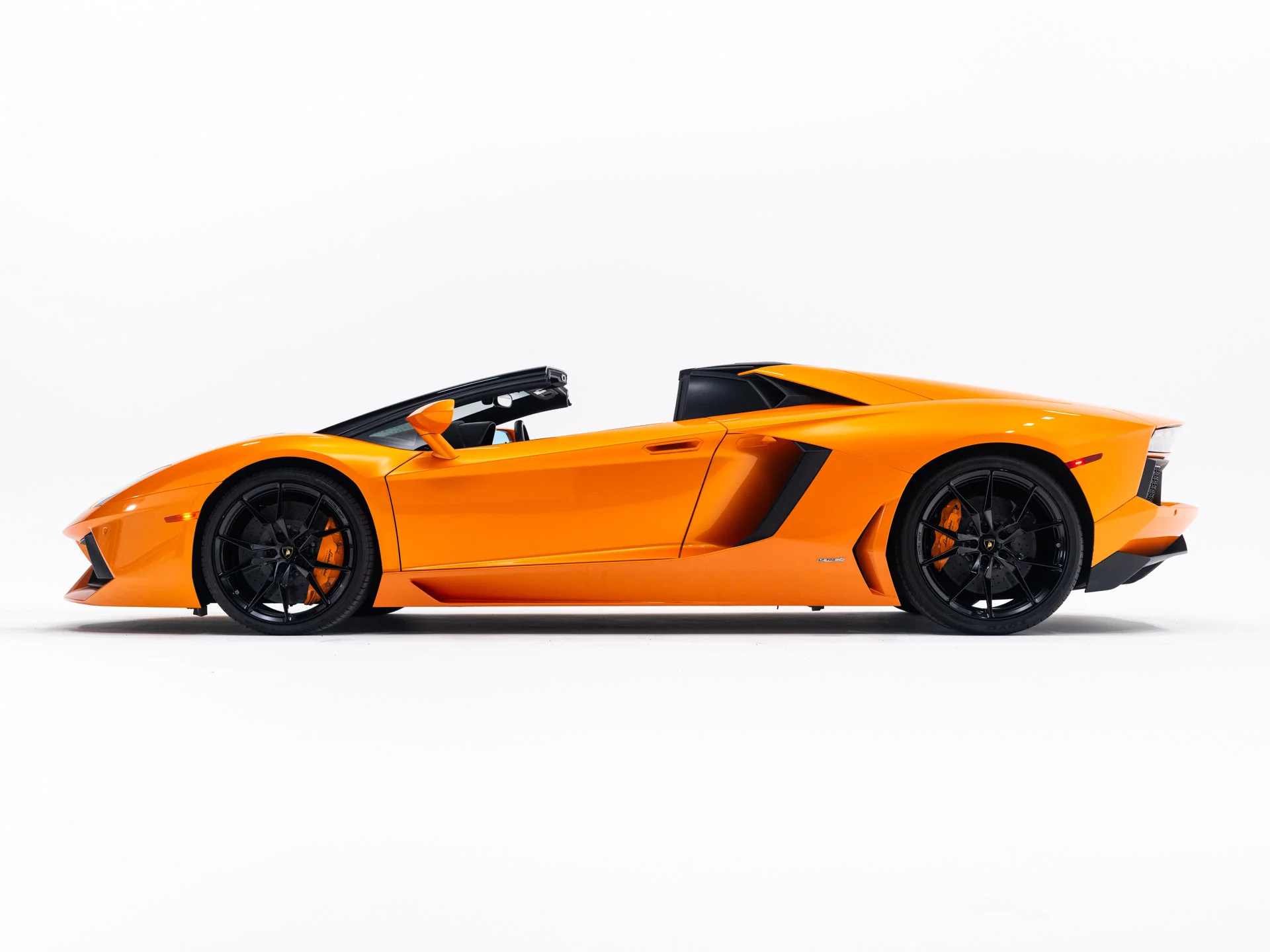 Used 2016 Arancio Atlas Pearl Effect Lamborghini LP700-4 image 3