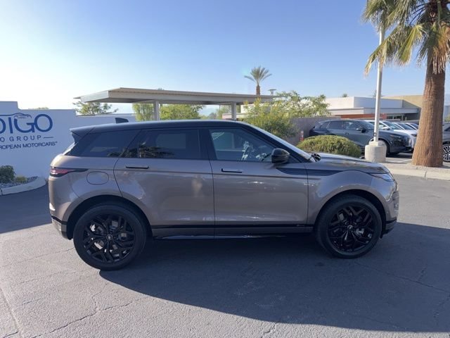 Used 2020 Kaikoura Stone Metallic Land Rover R-Dynamic SE image 4