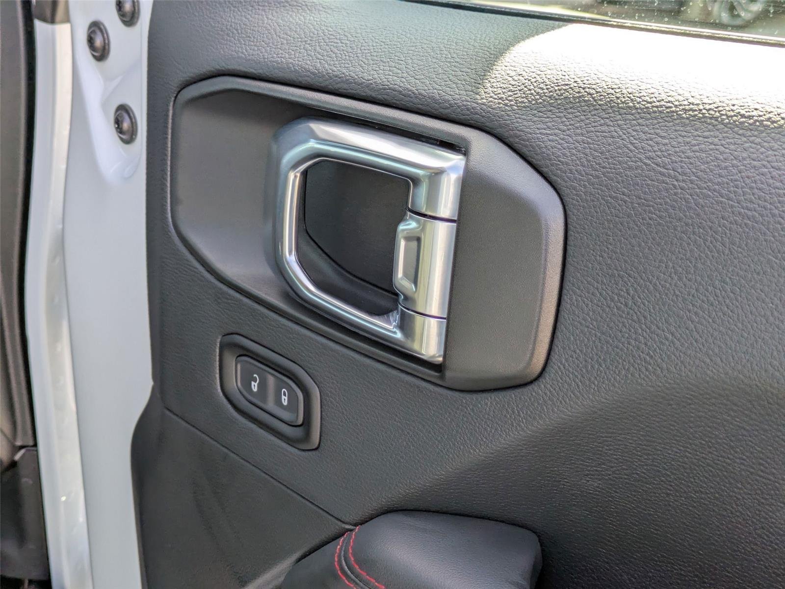 Used 2025 Bright White Clearcoat Jeep Rubicon image 32