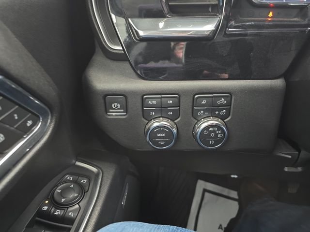 Used 2024 White GMC SLT image 20