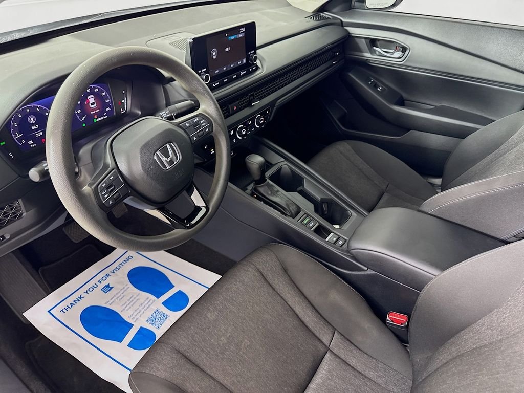 Used 2023 White Honda EX image 10