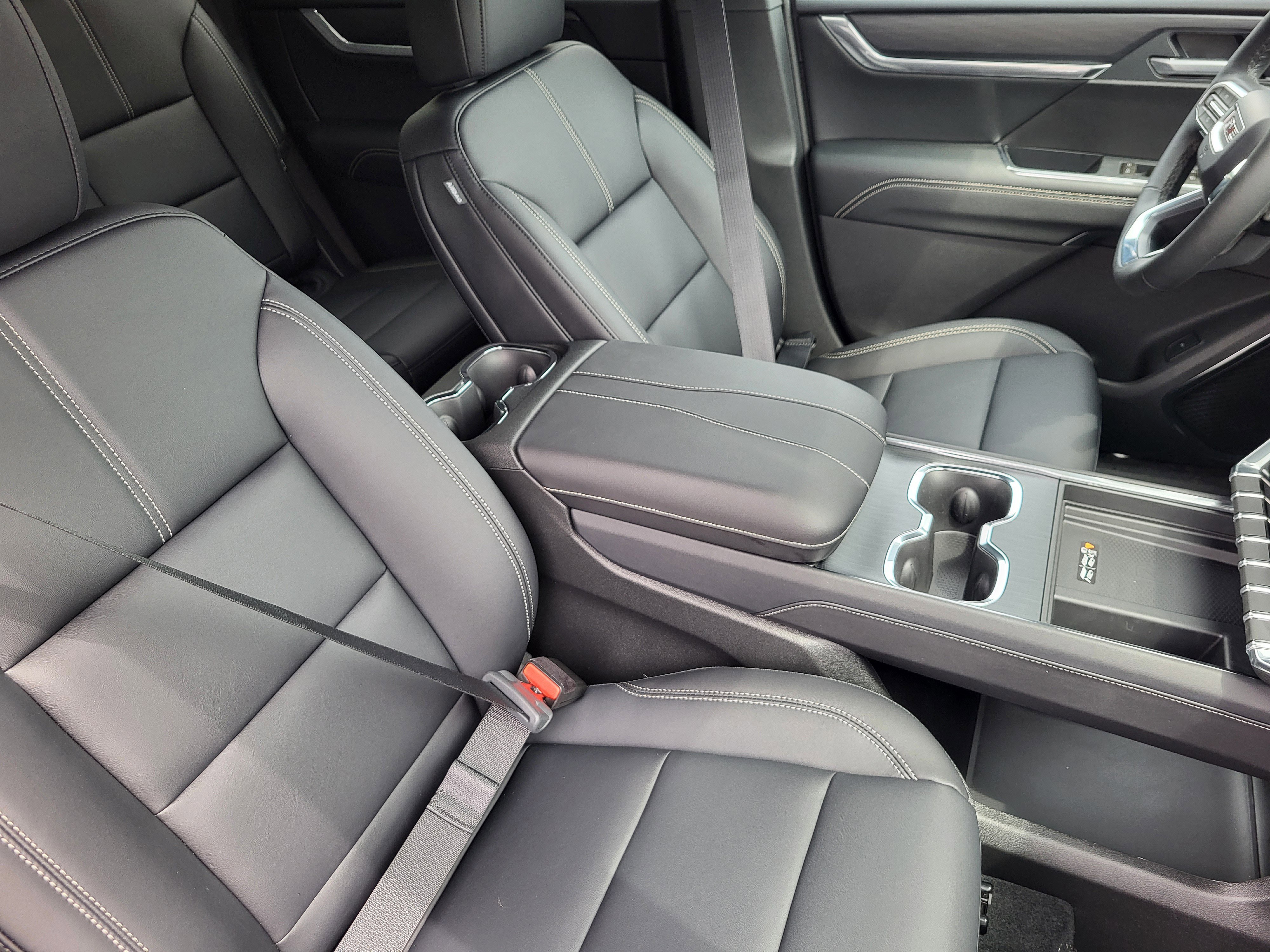New 2026 Sterling Metallic GMC Elevation image 13