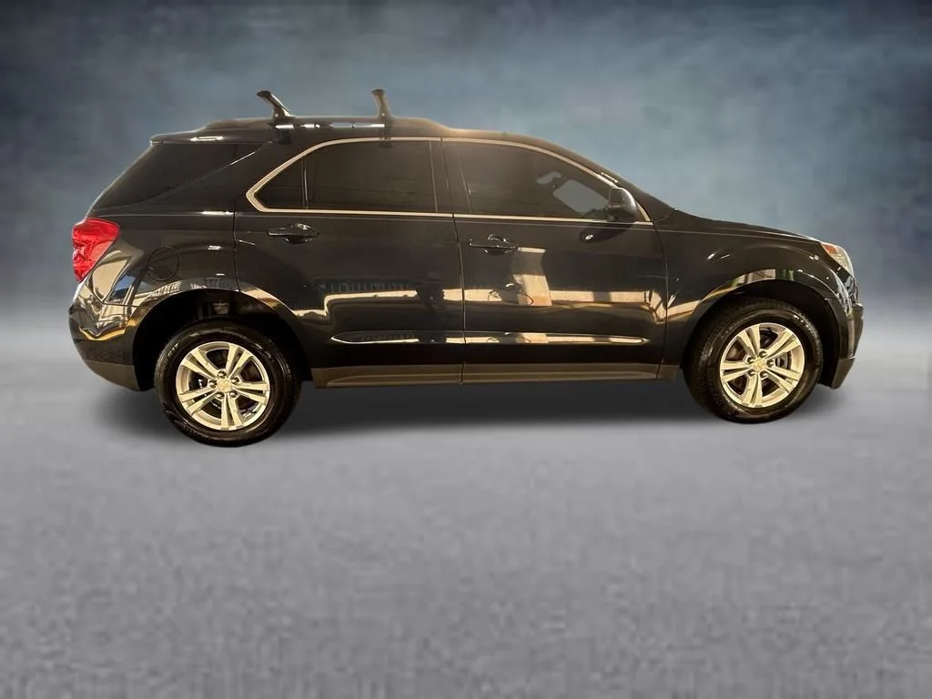 Used 2015 Blue Velvet Metallic Chevrolet LT image 3