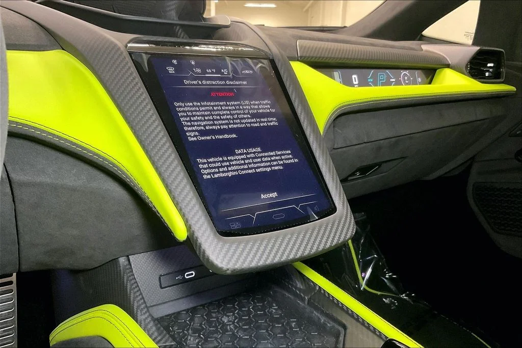 2025 Lamborghini Revuelto Base - Photo 24