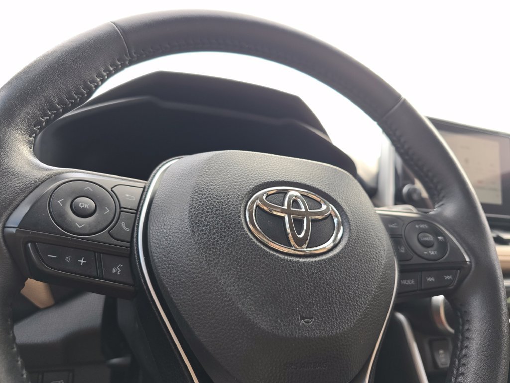 Certified Used 2025  Toyota XLE image 21