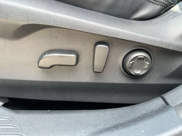 Used 2024  Subaru Limited image 16