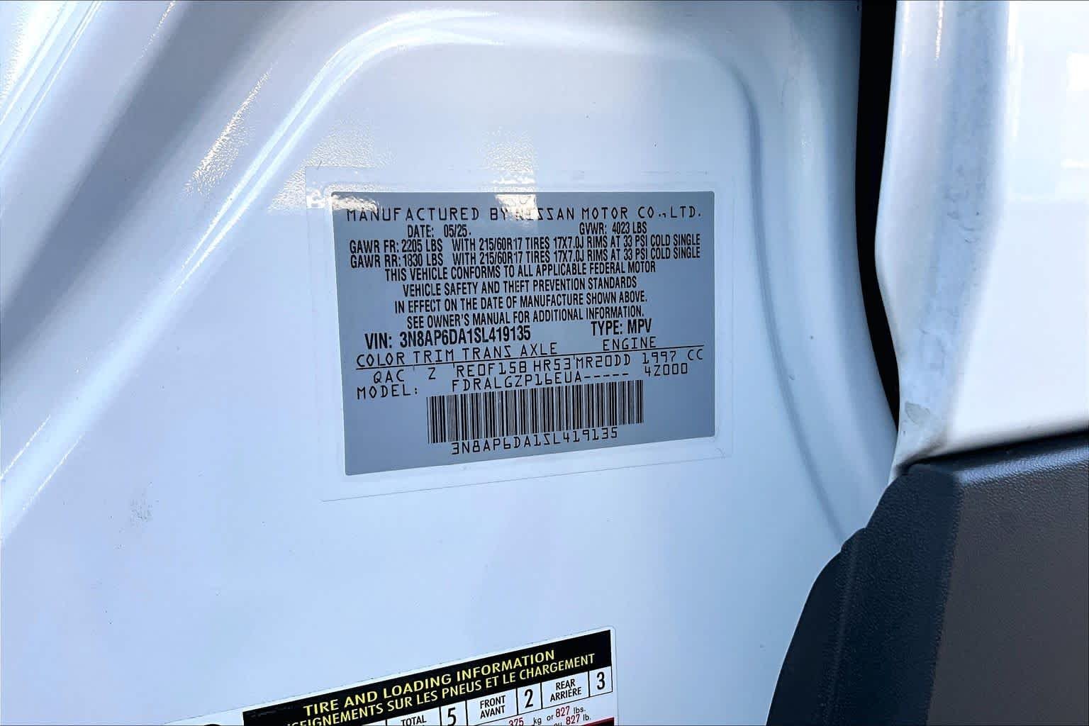 Certified Used 2025 Aspen White Tricoat Nissan SR image 33