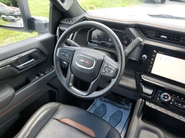 Used 2025 White GMC AT4 image 17