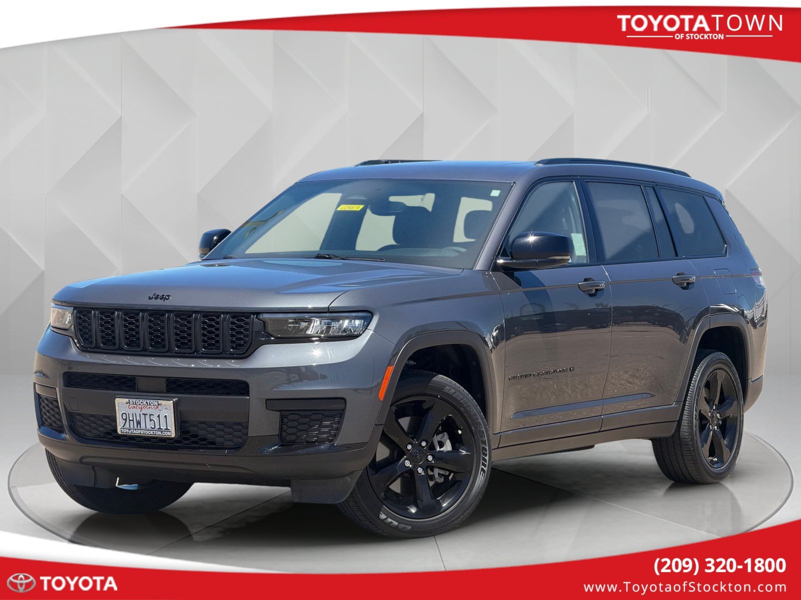 Used 2023 Baltic Gray Metallic Clearcoat Jeep Altitude image 1