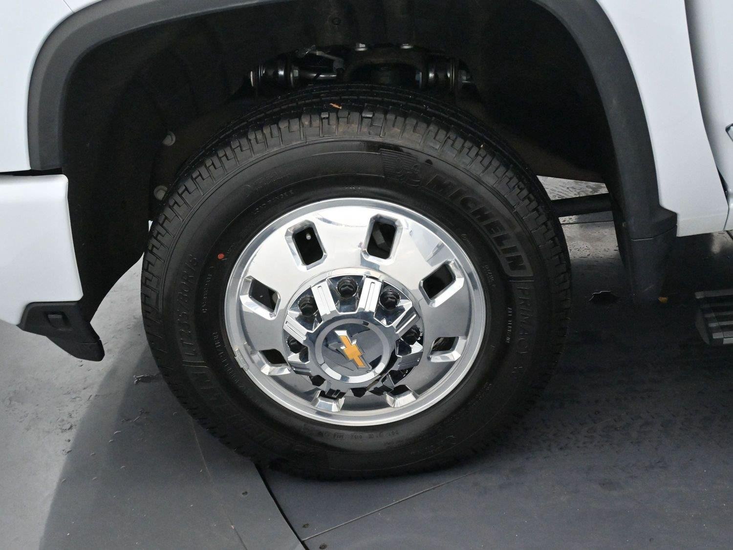 Used 2026 Polar White Tricoat Chevrolet High Country DRW image 37