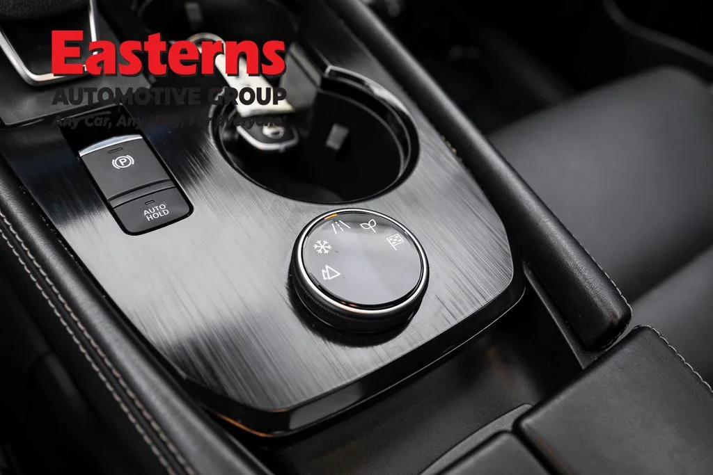 Used 2023 White Nissan SL image 22