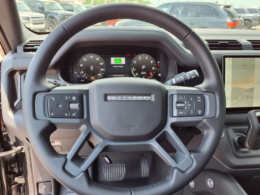 2025 Land Rover Defender X-Dynamic SE - Photo 25