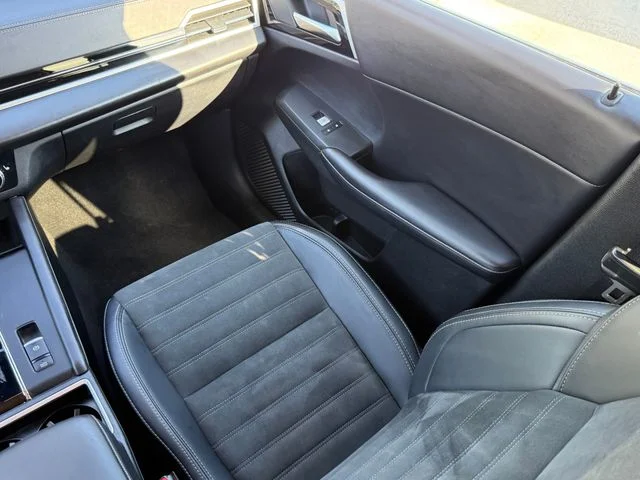 Used 2024 Blue Mitsubishi SE image 21