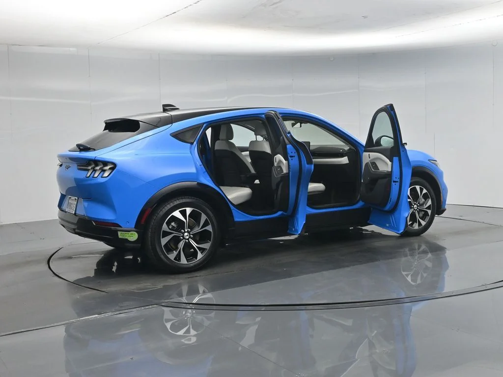 Used 2023 Blue Ford Premium image 5