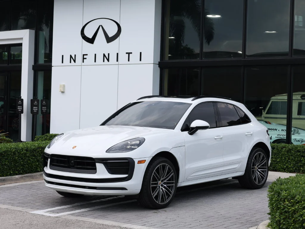 2023 Porsche Macan Base