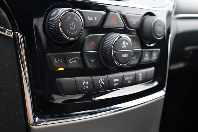 Used 2020 Silver Jeep Limited image 22