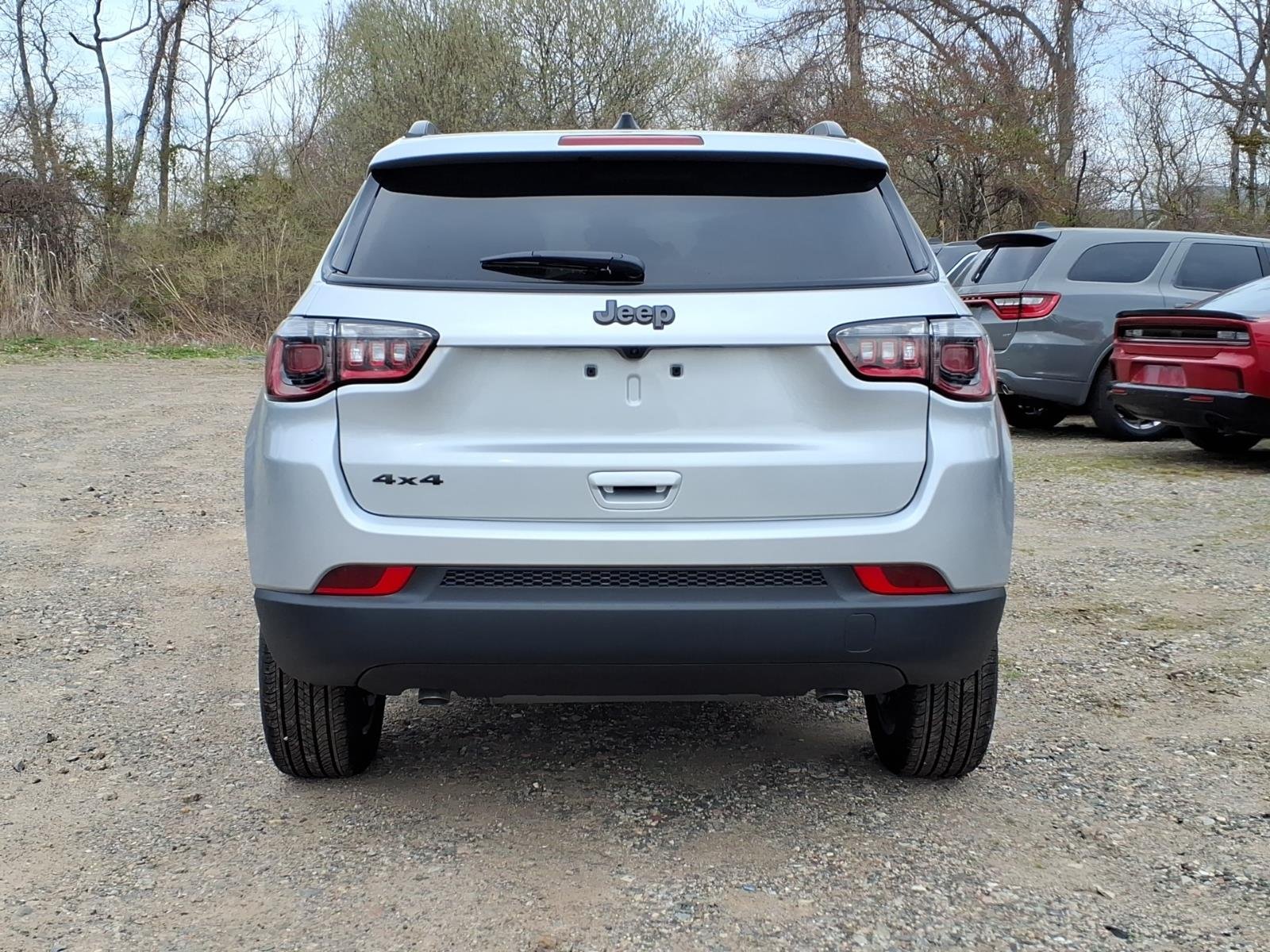 New 2026 Silver Zynith Metallic Clear-Coat Exterior Paint Jeep Latitude image 4
