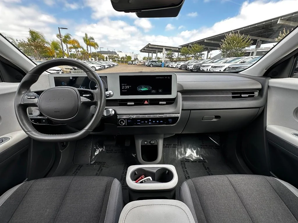 Used 2024 Black Hyundai SEL image 17