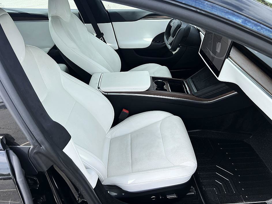 Used 2021 Solid Black Tesla Long Range image 17