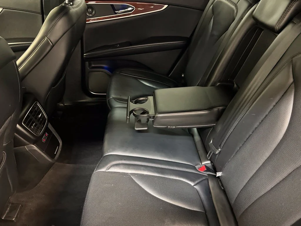 Used 2019 White Lincoln Reserve image 30