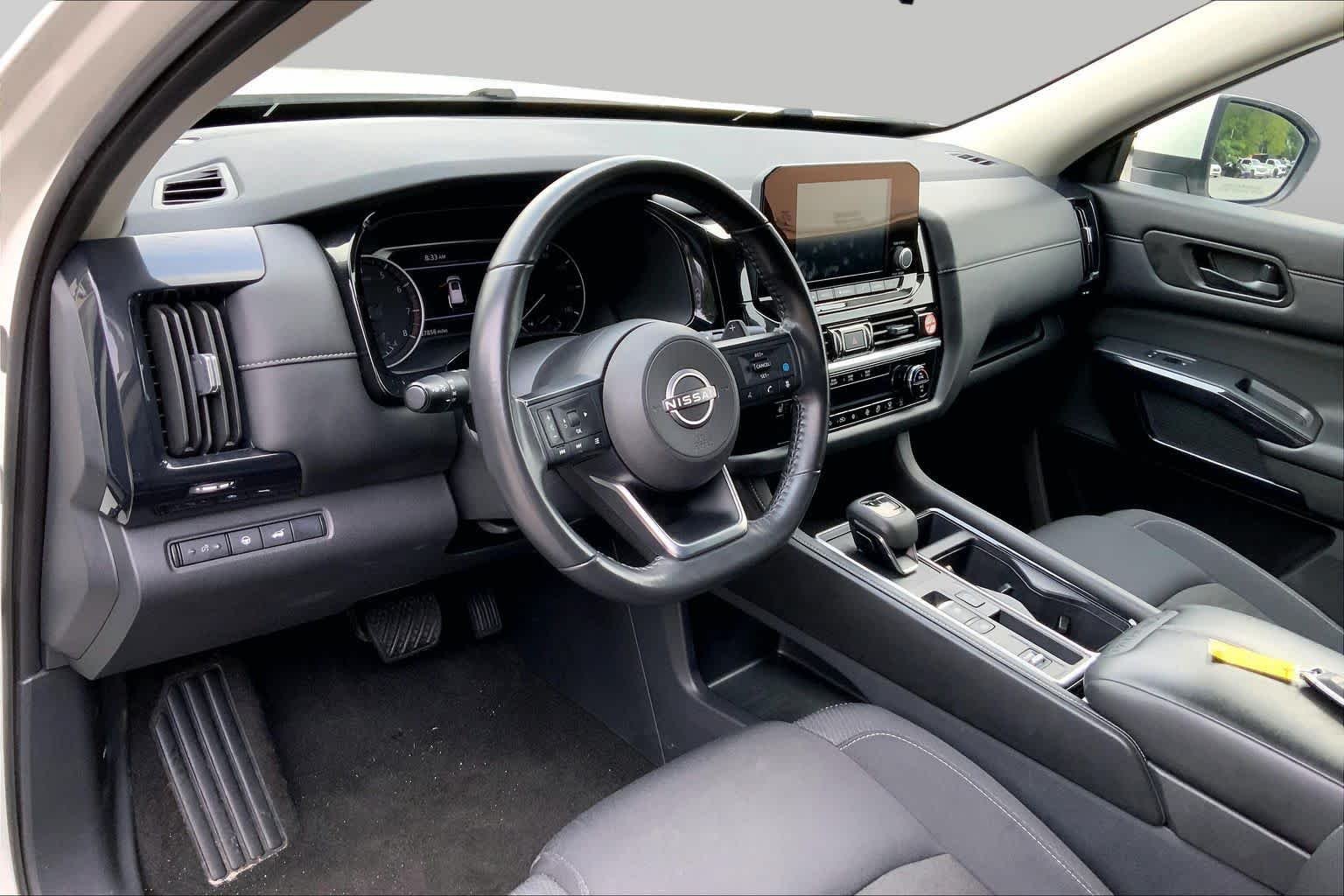 Used 2025 Glacier White Nissan SV image 14