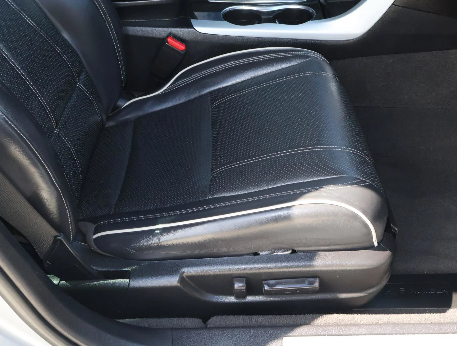 Used 2020 Lunar Silver Metallic Acura 3.5L Technology Pkg image 17