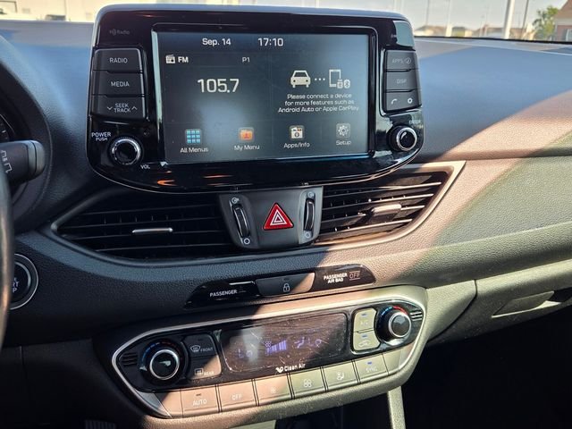 Used 2018 White Hyundai Base image 19