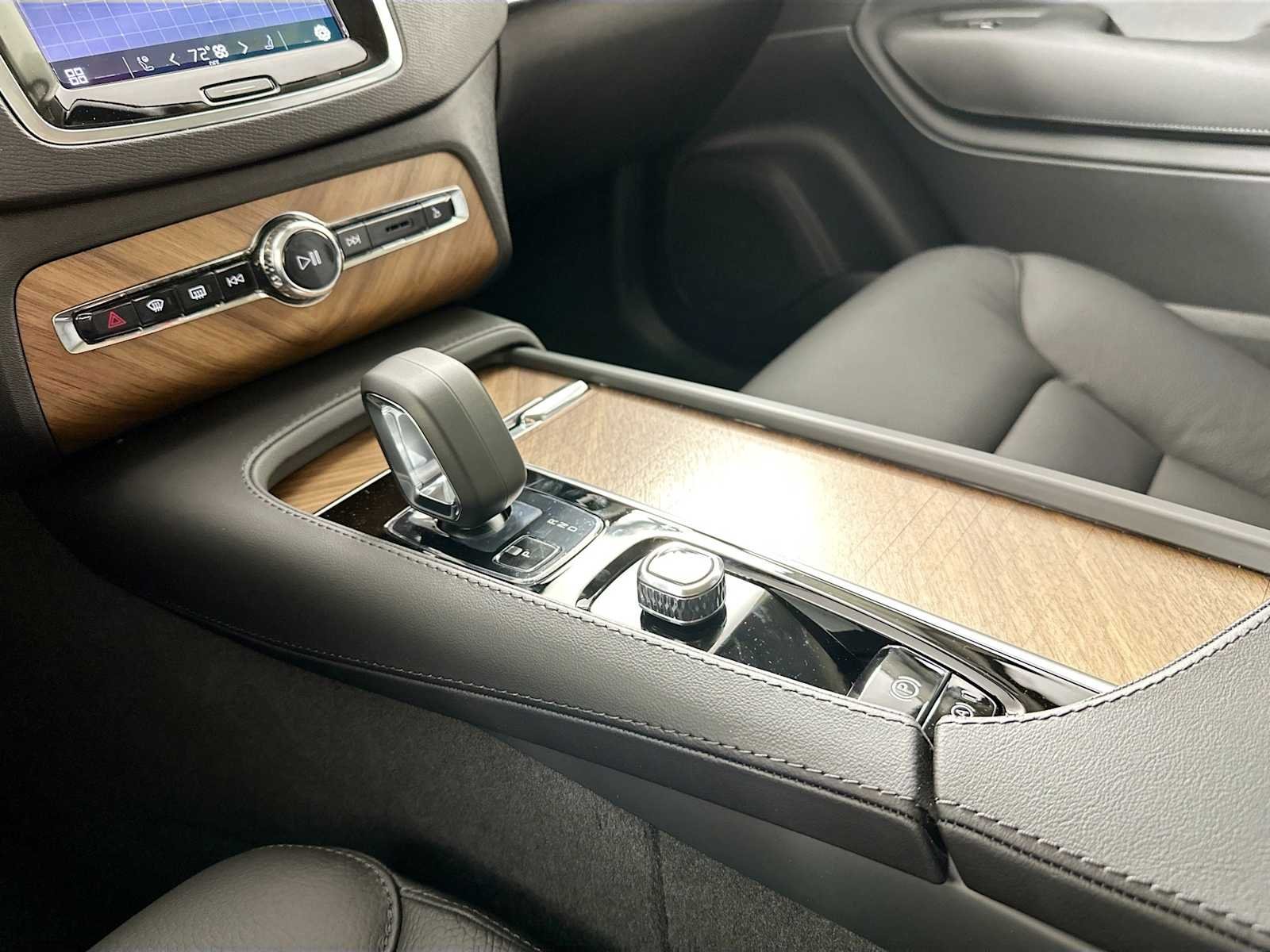 2025 Volvo XC90 Plus - Photo 13